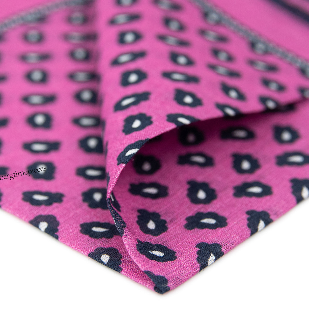 Alter Knabe Einstecktuch im Paisley Pink Muster